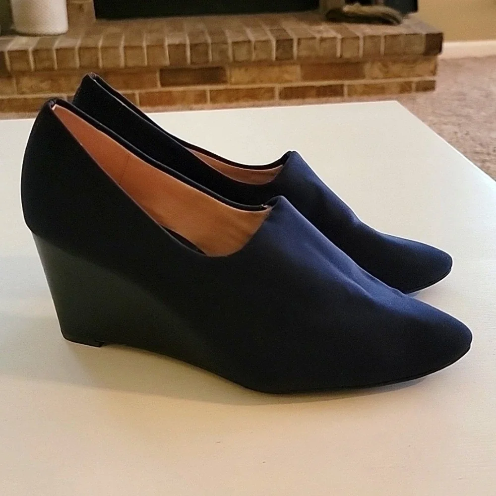 TARYN ROSE Slip On Wedge Heels 8 NWOT